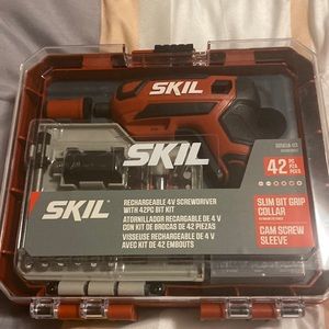Skil Rechargeable 4v Screwdriver with 42 piece bit kit new